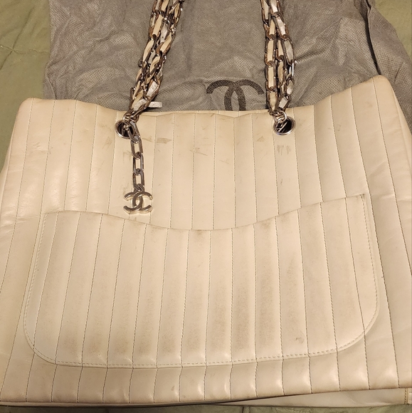 *AUTHENTIC*CHANEL Mademoiselle Vertical Quilted Lambskin Shopping Tote